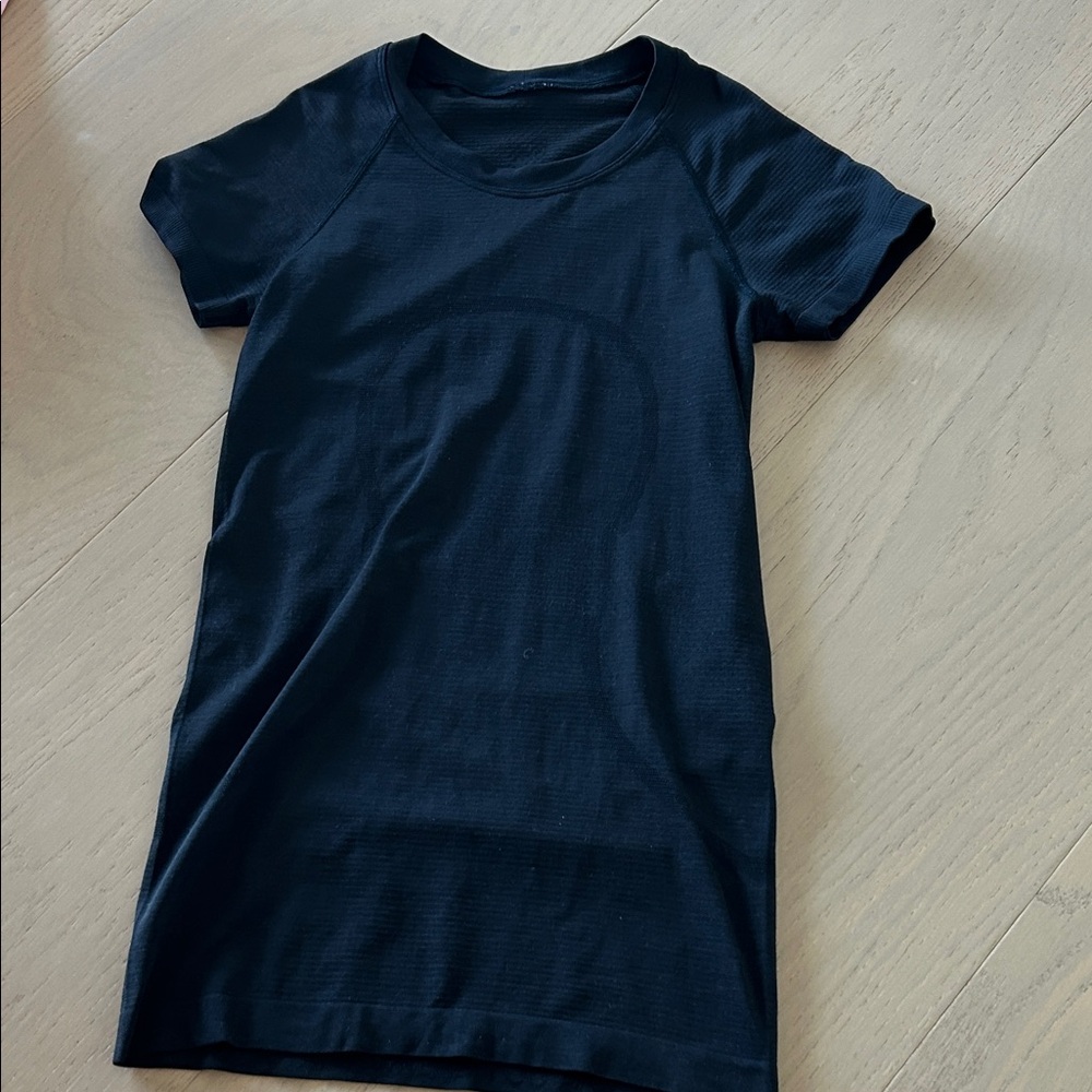 lululemon athletica Black Short Sleeve Tee